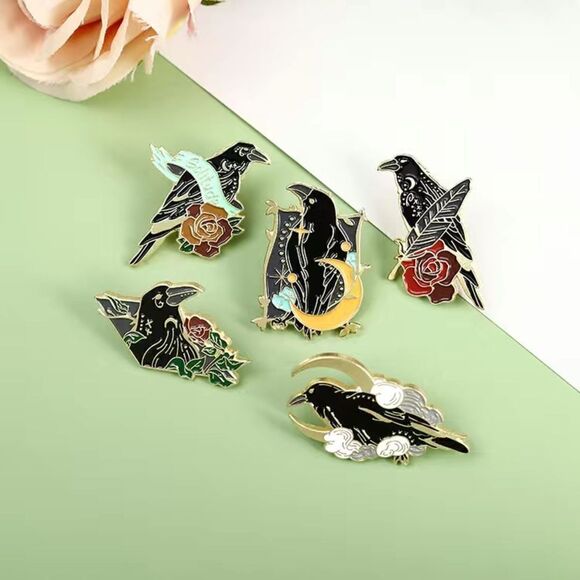 Solitude Raven enamel pin - Picture 4 of 5